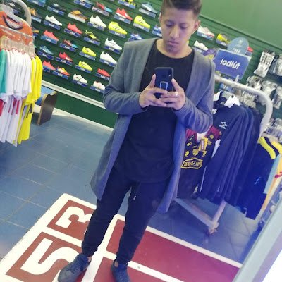 No sé bien si yo soy tu tipo pero, ¿por qué no nos damos una oportunidad para averiguarlo?🤫😎