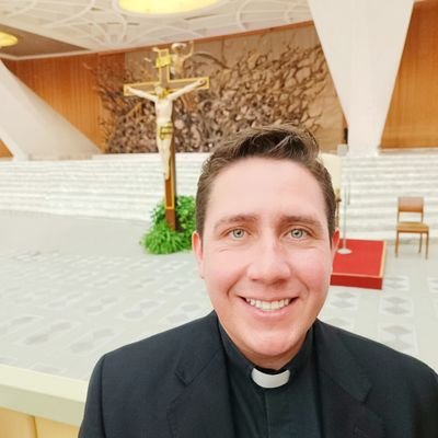 Legionario de Cristo.
Guitarrista.
LL. Informática y en Humanidades.
Filosofía y Teología en Roma.
@pontifex_es
2eA 🦓🧠