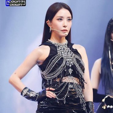 Physical20201's profile picture. If the light is off then it isn’t on - Hilary Duff