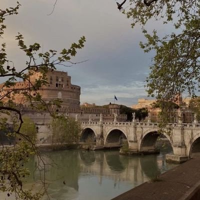 moonvibes_13's profile picture. 