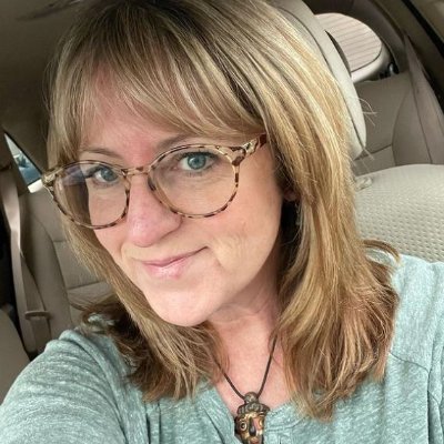 Im the Media/Tech teacher & Secretary at Stove Prairie Elementary, Photographer, Artist & Mom!  I also love to read, quilt, embroider, draw, & make jewelry!