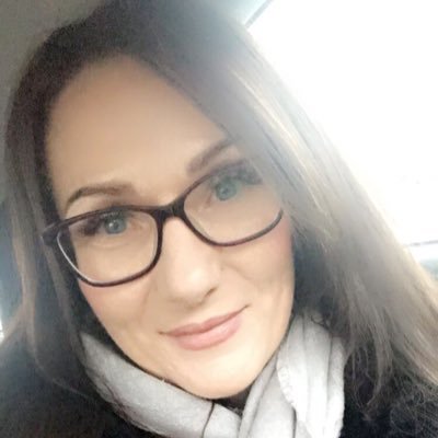 TinaHun1305's profile picture. 