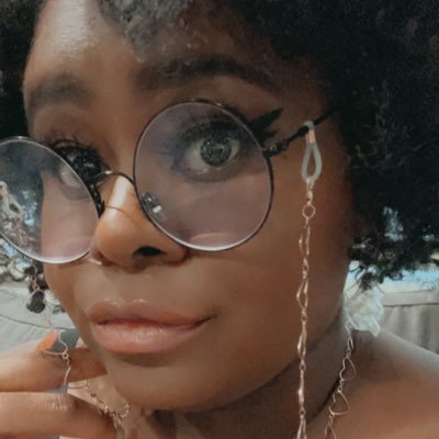 Jamila✨  Cupcake, Cake and Cookie enthusiast 🧁 🍰 🍪  Lover of art and DIYs 🎨  Comic Book Collector 💜 📚 Here to connect with like minded friends :)