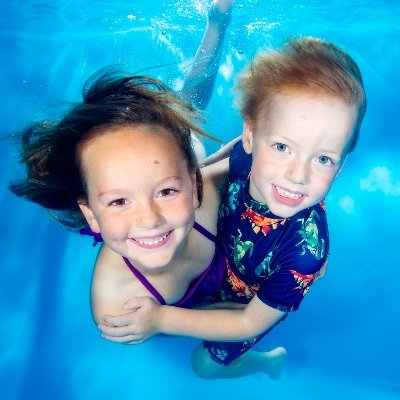 Beautiful underwater photos of babies, children, adults, & dogs at affordable prices. UK based. https://t.co/6XRgJDNuHb mail@starfishphoto.co.uk