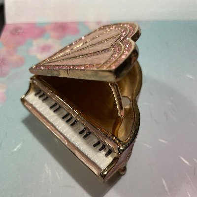 7L8aK14wk's profile picture. #羽生結弦 選手ソチおち⇒🇨🇦オトナル沼✨️⛸射手座A 🏹弓矢のイメージは自分の中にもある💫羽生結弦さんプログラム曲投稿🎹Perfume 香香🐼 #羽生クラスタピアノ部 植物部🌹パンダ部 他 ピアノ講師♫氷上は母国語*⃝❄️@YUZURUofficial_