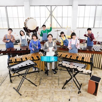 2017年結成🤝幼稚園・小学校・中学校・高校での芸術鑑賞会を専門に結成されたプロ打楽器アンサンブルユニット。 打楽器の専門的解説、創作企画、お客様と一体となれる参加企画等、オリジナリティ溢れる楽しいプログラムを全国各地でお届けしています🥁 📩 公演依頼・お問合せ・お見積もりはDMから!