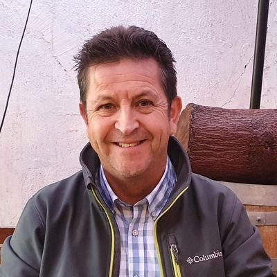 Ingeniero Civil Metalúrgico (UdeC).
MBA Executive Mención Gestión.
Experto SNGM Seguridad Minera.
Perito en Investigación de Accidentes
Especialista Senior HSEC