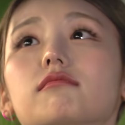 | gif enthusiast... yeji's personal chef... resident baby and clumsy mf...