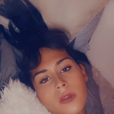 Hi my is Isabella and I’m just living my life to the fullest was hoping to find the love of my life and also I’m an animal lover I love to go outdoors