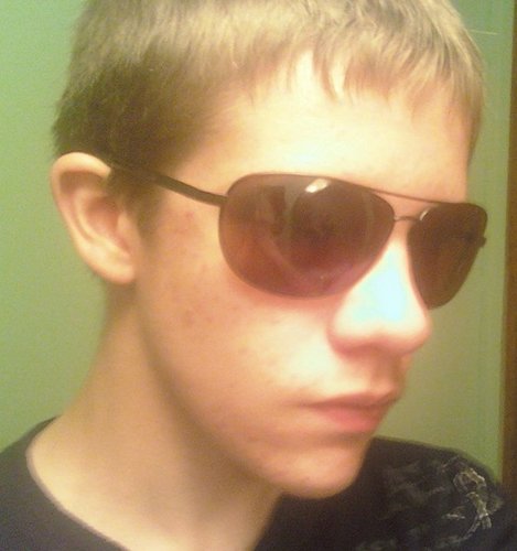 gamernerd27's profile picture. Well, I like video games and love most of my friends that aren't fake haha so follow me, although my tweets maybe boring to some of you stragers out there O.O