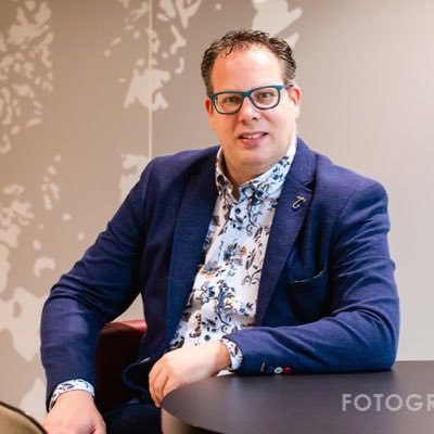 Raadslid lokaal P&M. Baarlo. Maasbree. Online. Adviseur Digitale Media gemeente Tilburg. Social Media. Duitse herder liefhebber. USA. (Starbucks) Koffie.