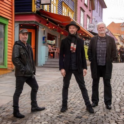 3 entertainers in Denmark retracing roots through English/Scottish/Irish folk songs and dance tunes, with harmonies & stories https://t.co/TFcMS8aQ6L