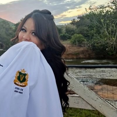 Médica Veterinária.                                                                       

Streamer na Twitch nas horas vagas 💡
