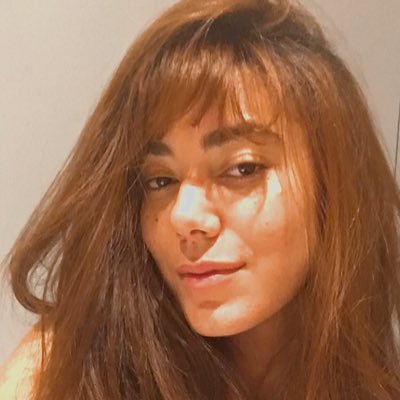 Da vida, meu amigo, a gente só leva o coração. E o meu é poesia. Música. É uma leve descrença no ser humano que eu não posso evitar. (Fernanda Mello)