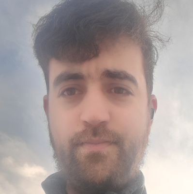 Je m’appelle Ahmed Oumezzine, âgé de 22 ans et licencié en informatique fondamentale de la Faculté des Sciences de Monastir.