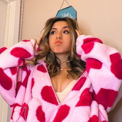 itsautumntiktok's profile picture. 3 million subs 🫶