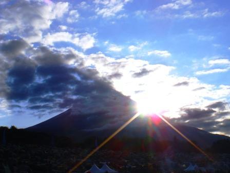 komiyumiko1's profile picture. 病院薬剤師。東京の下町病院で一般内科病棟を担当したものの、結婚を機に他県へ引っ越し。個人的に興味あったのは癌・抗菌薬・栄養・DM・FUJIROCK・テニス・映画・アートだっが、結婚・転職により全て出来なくなった。が、紆余曲折を経て精神科の病院に再就職したことにより、新たな道を見出し始めNST専門療法士になった。