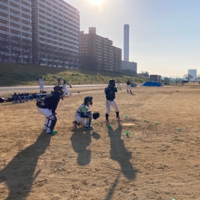 草野球チームlaughtersといいます。 主に神奈川県内にて活動しております。 元高校球児〜野球初心者まで多数活動しています。 (運動不足を解消したい!!)(マネージメントやってみたい)(野球友達を見つけたい)など どんな方でも大歓迎!! みんなでワイワイ野球をやってみませんか!