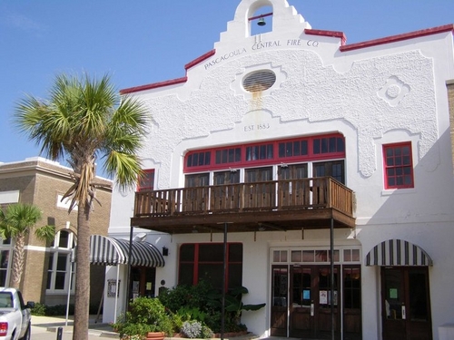 Scranton's Restaurant located in Downtown Pascagoula, Mississippi. Food, Fun, Legendary!