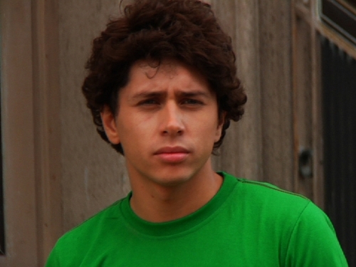 Hermano de Tuco Zarricueta y Enamorado de Violeta Piuchén. Actualmente un VAMPIHUMANO..me puedes ver de LUNES a VIERNES a las 8:15 hrs.por las pantallas de @CHV