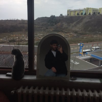 eneskaraalii's profile picture. biraz garip