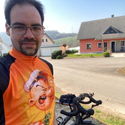 Allwetter-Radfahrer 🌦 🚴💨 , 🇪🇺 Europäer, Rennsportbegeistert, liebt die Natur, verehrte seine liebste @x3Gina_Li und Vater zweier wundervollen Töchter