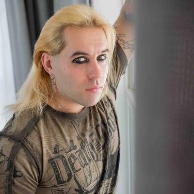 RenvarStormcrow's profile picture. Guitar Playing, Modeling, Weightlifting

Instagram c.smithirl