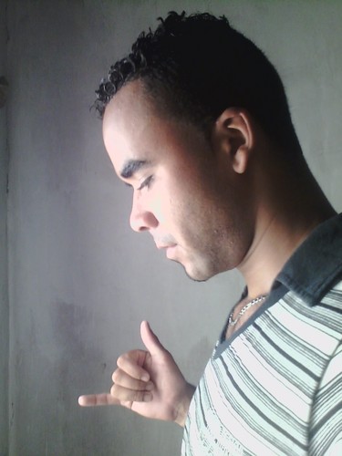 Um cara que visa justamente a amizade das pessoas...
Feliz pq Deus esta em 1° lugar sempre...
Amigos me sigam ai...