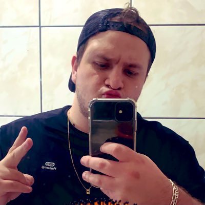 pova on X: MAGNUS CARLSEN COM A CAMISA DO BOTAFOGO PELO AMOR DE DEUS NÃO PODE SER / X