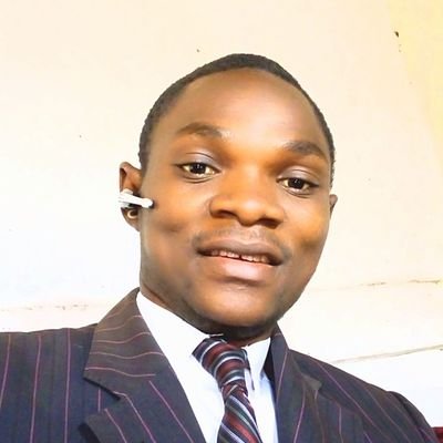 Je suis gradué en économie générale , ressortissant de l'université protestante du Congo