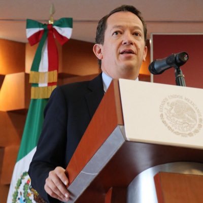 Embajador de México. Orgulloso papá y esposo de Victoria y Ena. Tuits a título personal