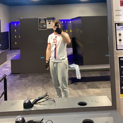 __Aks9's profile picture. 🇷🇸|🇫🇷