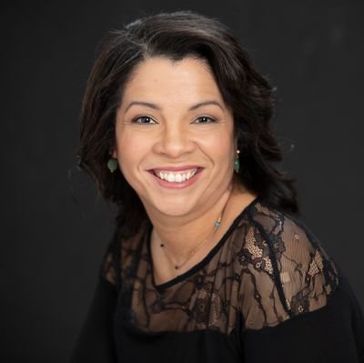 Venezolana de nacimiento y canadiense gracias a Dios, al Universo o al Destino. Mujer, madre y trabajadora guerrera!