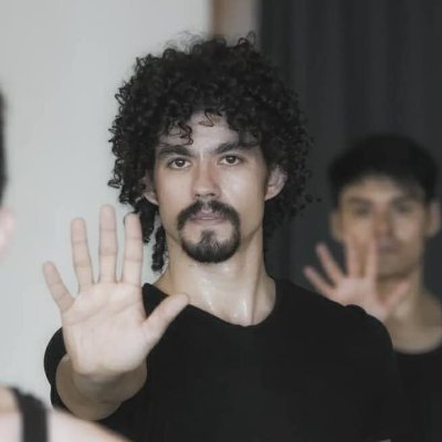 Integrante de Antares Danza Contemporánea y maestro de nuestro proyecto académico núcleo antares.