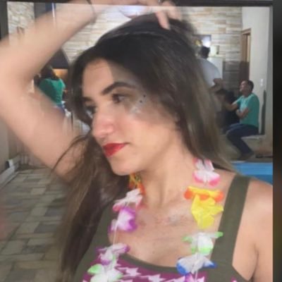 Estou no Twitter é pra reclamar mesmo, se fosse pra comemorar estaria em uma festa. #sejalivre ✨ 💍 @flamengo