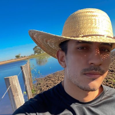 Eu sou apenas um rapaz Latino-Americano sem dinheiro no banco, sem parentes importantes, nascido no interior...