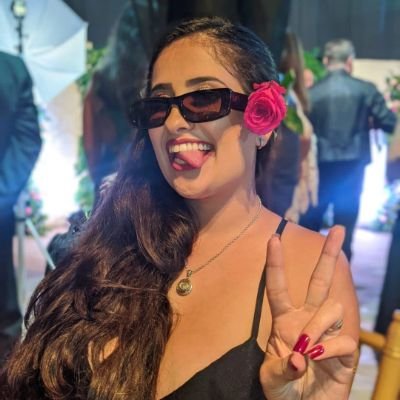 MarianeNoronha4's profile picture. Ano passado eu morri, mas esse ano eu não morro ✨✨✨