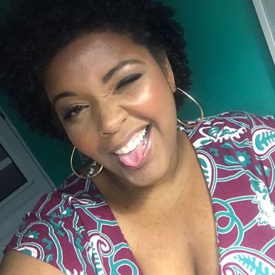 Tech Recruiter, Psychologist, Buddhist (SGI), Vegetarian, Dog Lover, Love cultures and traveling ❤ Black Brazilian Woman.