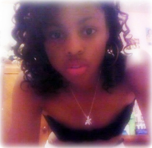 RtylerTaylor's profile picture. Junior 2012' 
Cheer.Track.Volleyball 
Music 
Tight dresses. High heels. all u need to kno :]