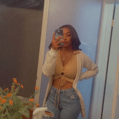 _monnieboo_'s profile picture. 