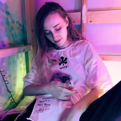 tainaChee's profile picture. 