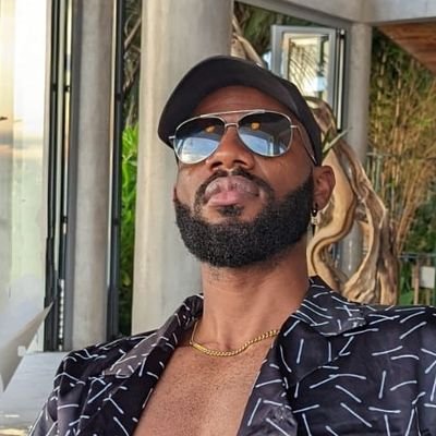 Surgical Trainee👨🏾⚕️ Musician 🎵 As heard on national Radio and TV
My Business (link below) provides vocals, lyrics and beats for your project :)