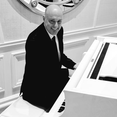 Professional musician, bandleader, & freelance keyboard artist. Organist @TDGarden for the Bruins since 2001. Casio endorsed artist. Email: Ron@RonnieRon.com