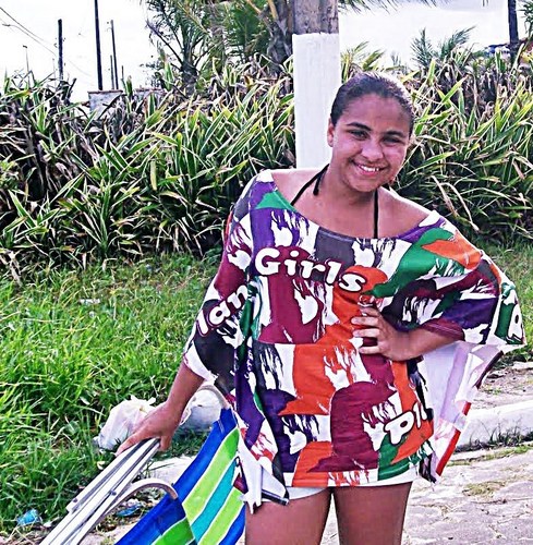Sou geminiana , tenho 15 anos & sou muito carinhosa quando eu quero née ! (:
