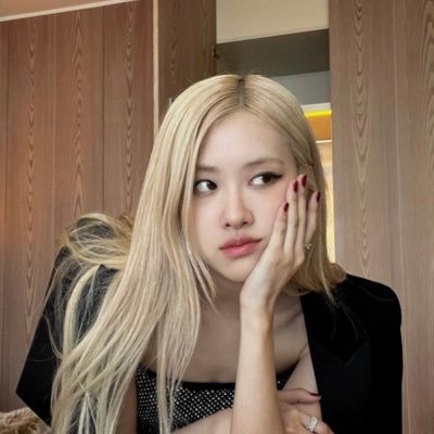 a mesmerizing flower of BLACKPINK and RougesAvenue. (1997)