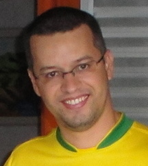 Sou taxista em Sao Paulo, Brasil, a 16 anos, presto serviços para empresas de grande porte, atendendo executivos de varios Paises.