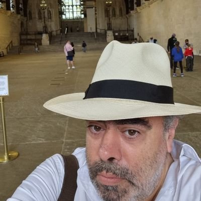 Travel and wine chap, writer, photographer, New Zealand fanatic, white-shirt-touting hat lover, financial services exile and loss to the IT industry.