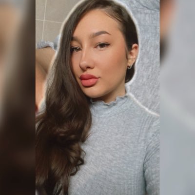 highervibes_'s profile picture. Chase less, attract more ❤️