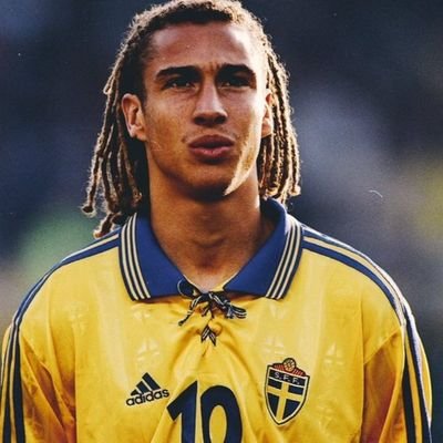 Young_Larsson7's profile picture. 