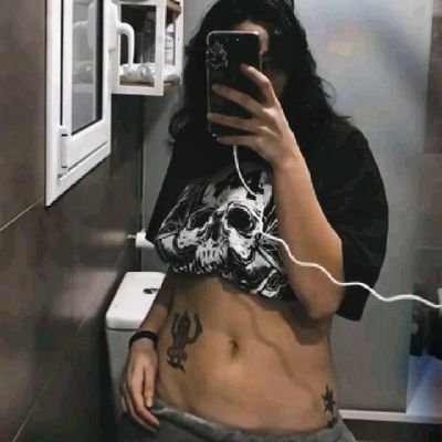 laurarcao's profile picture. un poco bi🌈dyslexic with tice nits🤷🏼‍♀️   ISFP